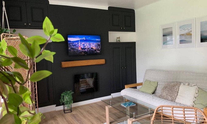 Sefton Park Apartment | Linnet House - Relaxing - Leafy - Bright 2Bed Apt