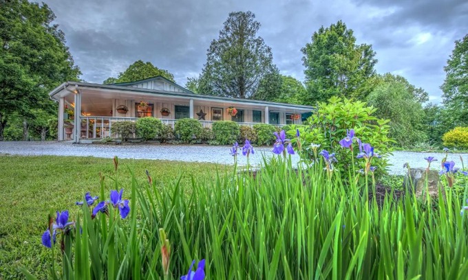 Linville Falls Cabin | Linville Falls Lodge & Cottages