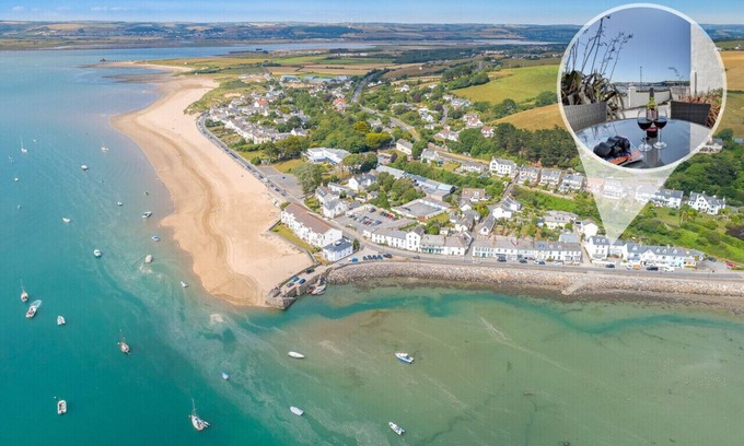 Instow House | Linwood - Four Bedroom House, Sleeps 8