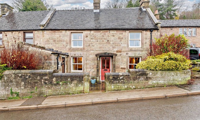 Birchover House | Lion Cottage - Two Bedroom House, Sleeps 4