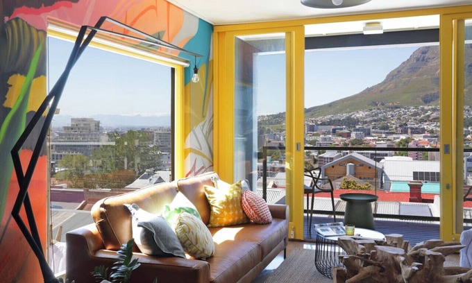 Bo'Kaap House | Lion House in Bo Kaap - Number 53