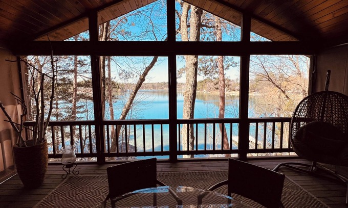 King Cottage | Lion on Sunset Lake/Chain O' Lakes/Nestled in the woods/Pet friendly!