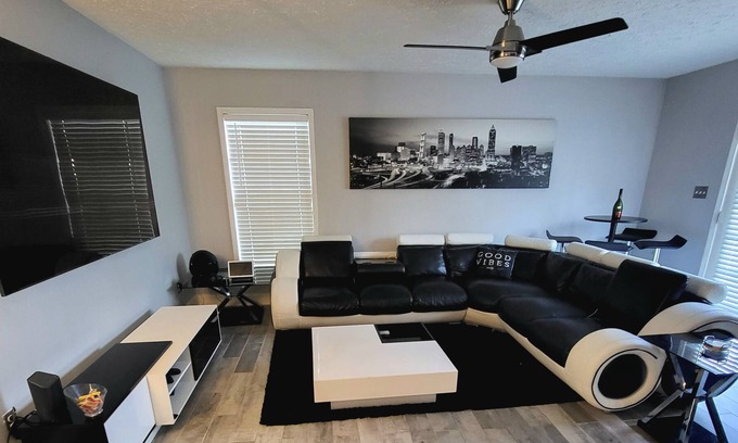 Pittsburgh House | (Lion's Den) Atlanta's Hub 3 Levels Spacious House
