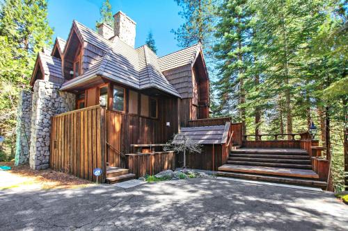 Fish Camp House | Little Ahwahnee Inn Entrance to Yosemite