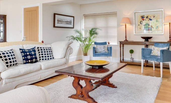 Bilting House | Little Aluph - Two Bedroom House, Sleeps 4