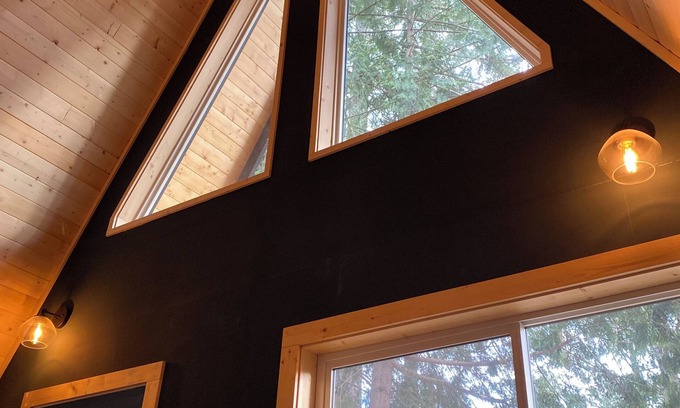 Halfmoon Bay Cabin | Little Anchor A-frame, off-grid & quick walk to the beach/pier/General Store