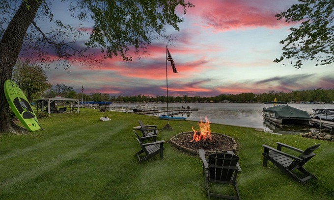 Warsaw Cottage | Little Barbee Lakefront Bungalow