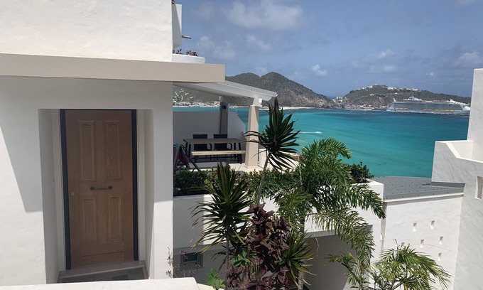 Belair Condo | Little Bay- Stunning view, 2 bedroom sleeps 6