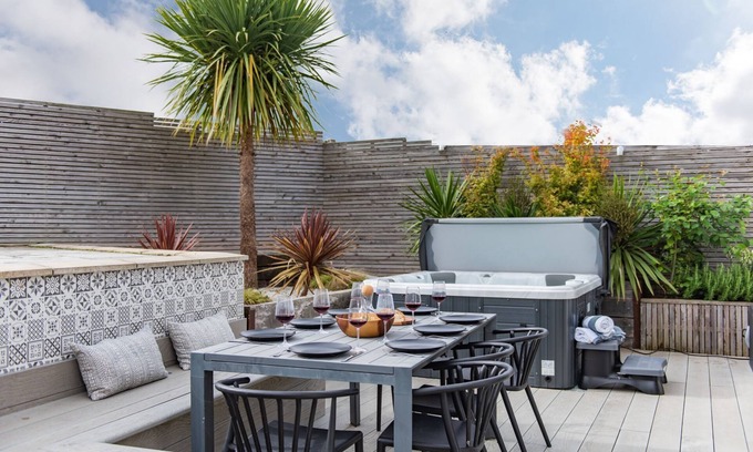 Whitstable Cottage | Little Beach House by Bloom Stays - a holiday let that sleeps 8 guests in 3 bedrooms