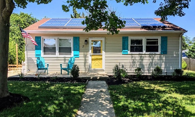 Villas House | Little Beach House pet friendly 1 block to beach
