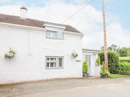 Gobowen House | Little Beeches