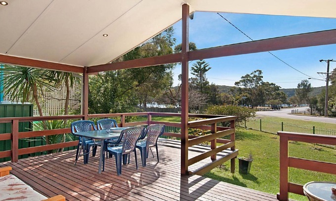 Hardys Bay House | 'Little Blue House' by Accom Holidays