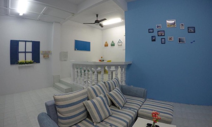 Jakar House | Little Blue House Kemaman Guesthouse