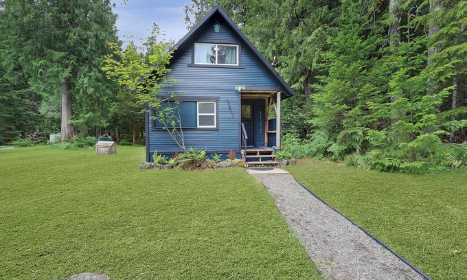 Greenwater House | Little Blue House near Crystal Mountain & Mount Rainier