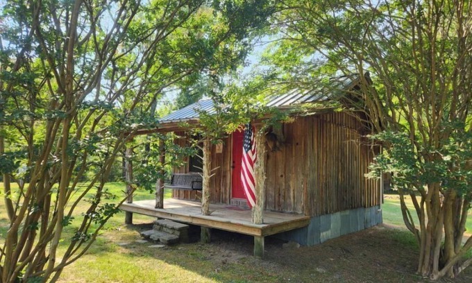 Pickens Cabin | Little cabin in the heart of the Kiamichi Mountains 33 miles from Hochatown, OK