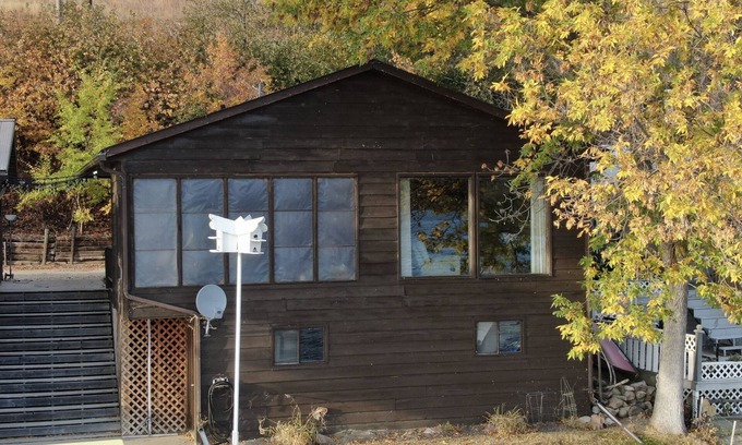 Melville Beach Cabin | Little cabin on the water