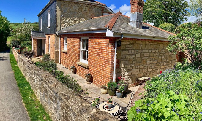 Newport Apartment | Little Clatterford a little romantic countryside retreat