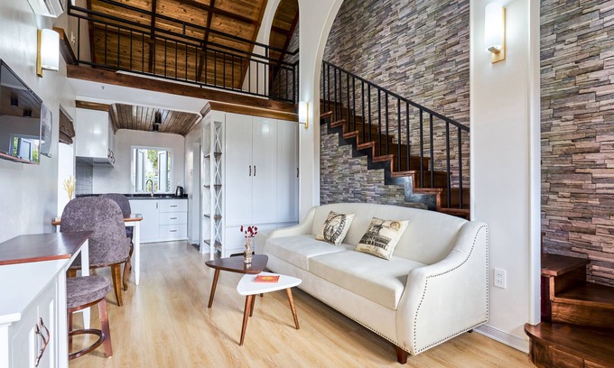 Bai Chay Apartment | Little Colmar - Homestay & Pottery Studio