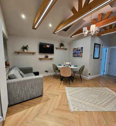Sutton Cross House | Little Cottage Oassis