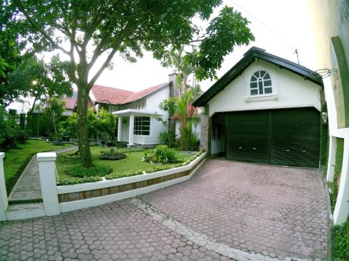 Malang Villa | Little Creek Lodge