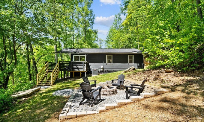Hendersonville Cabin | Little Creek Mountain Escape: Near Point Lookout Winery + Hot Tub + Fire Pit