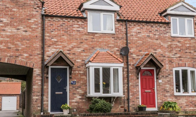 Hornsea House | Little Daisy Cottage