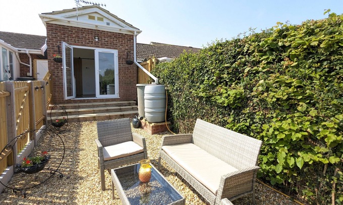 Apse Heath House | Little Dell - a bungalow that sleeps 2 guests in 1 bedroom
