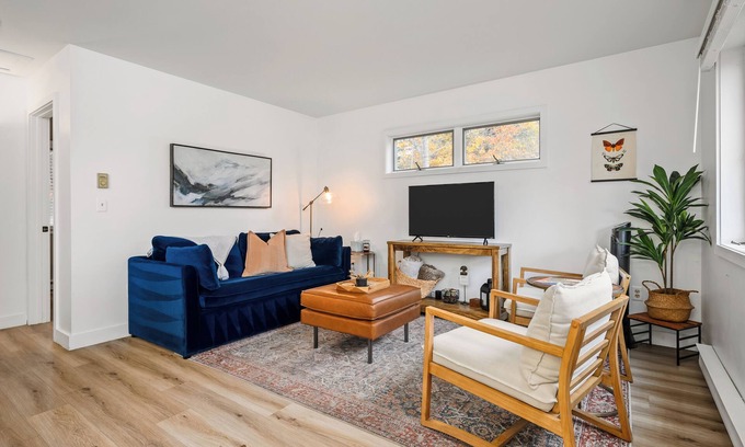 Northport Cottage | Little Dipper - Cozy Cottage on 400 feet of shared lake frontage