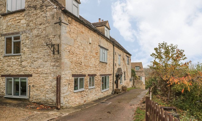 Inchbrook House | LITTLE END, family friendly, character holiday cottage in Stroud