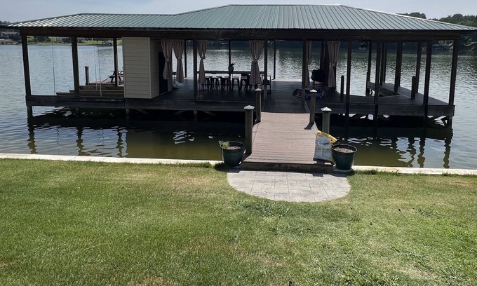 Piney Flats House | Little Farmhouse on Boone Lake
