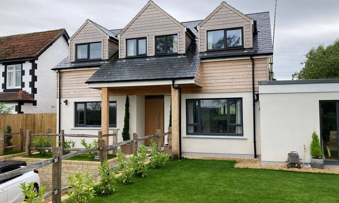 Calne House | LITTLE FOXES, pet friendly, with a garden in Calne