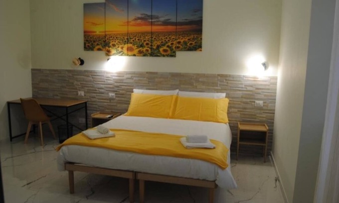 Zona XVI Torrenova House | Little Gardens Guest House - Sunflower Room