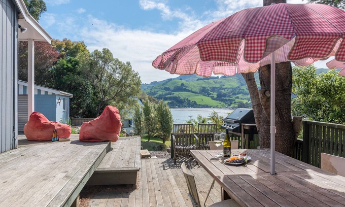 Duvauchelle Cottage | Little Hill Top Hilton - Akaroa Holiday Home