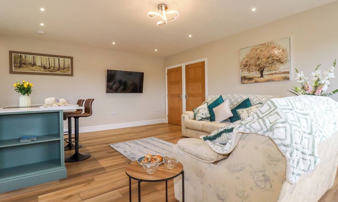Illogan Cottage | LITTLE HILLSIDE, romantic, character holiday cottage in Redruth