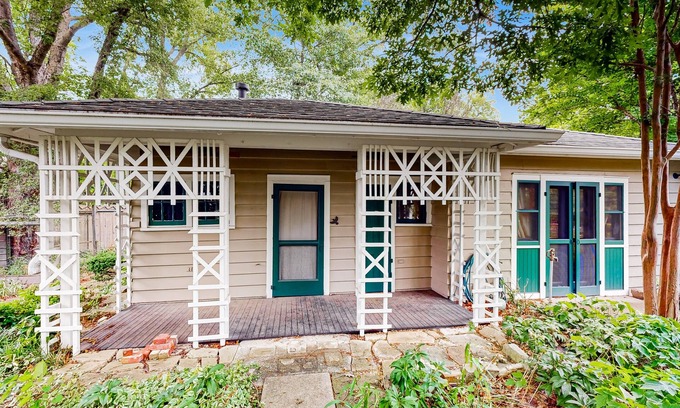 Green Hills Cottage | Little House Nashville: Convenient, Eclectic, Cozy, with 47 5-Star Reviews