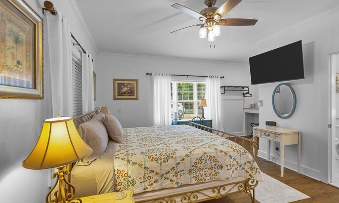 Washington House | Little Inn on Main 214 West Main Street