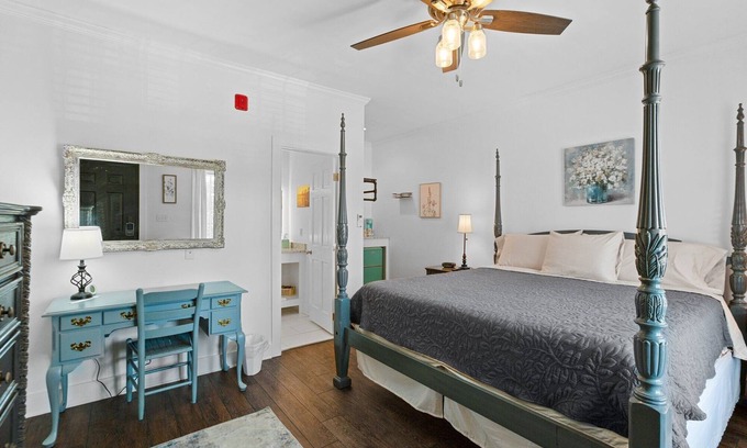 Washington Hotel | Little Inn on Main 214 West Main Street