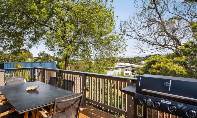 Sunset Strip House | Little Island Escape