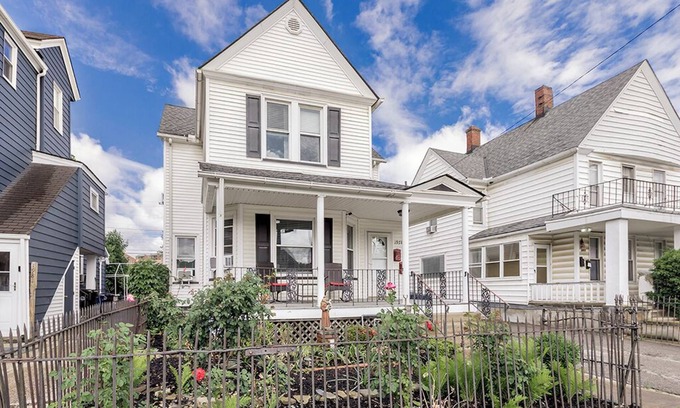 Little Italy House | Little Italy! Close to Cleveland Clinic, University Hospital & University Circle
