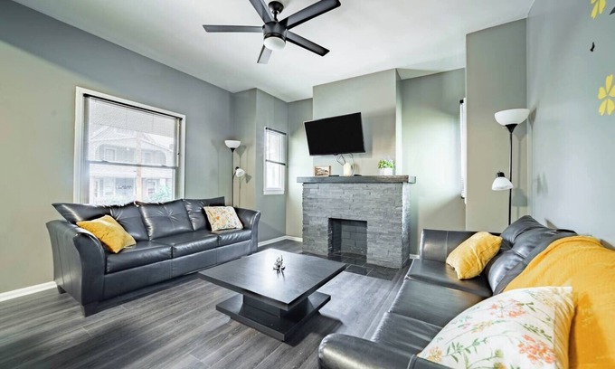 Little Italy Apartment | Little Italy Gem: Close to CWRU, Cleveland Clinic & Top Restaurants w/King Bed