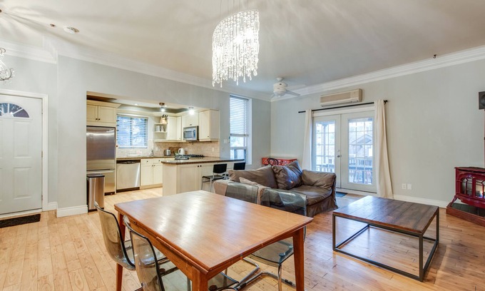 Palmerston Apartment | Little Italy Gem with deck and BBQ.