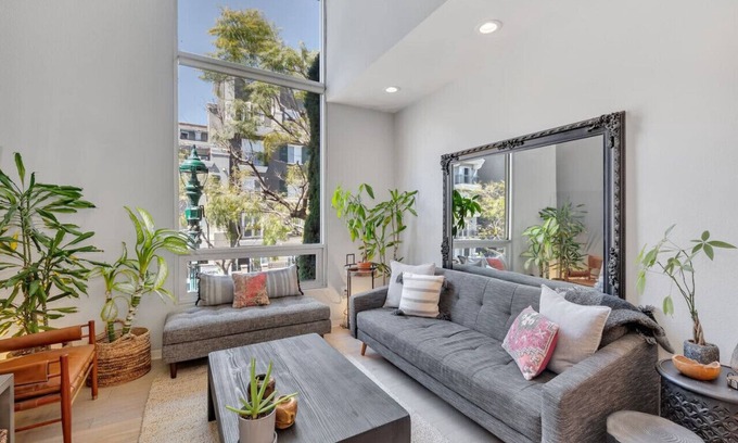 Little Italy Condo | Little Italy Urban Designer Loft Parking, W/D, AC