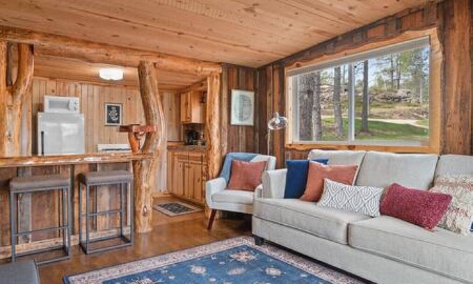 Custer Cabin | Little Joy: Needle Spire Views + Sauna + Wildlife