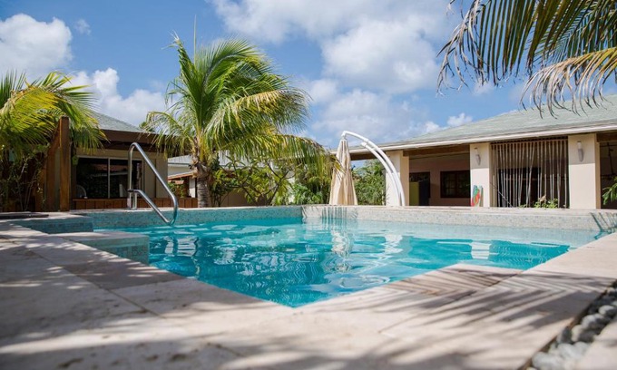 Palm Beach Hotel | Little Jungle Apartments Aruba