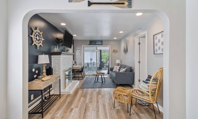 Portage Lakes Cottage | Little Lakefront Getaway on PLX