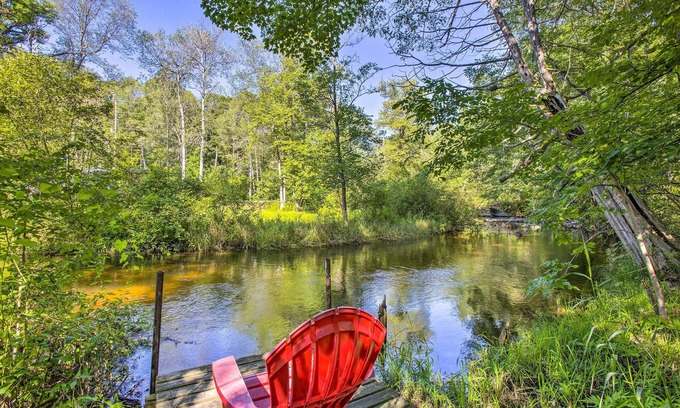 Irons Cabin | Little Manistee Riverfront Cabin w/Fire Pit!