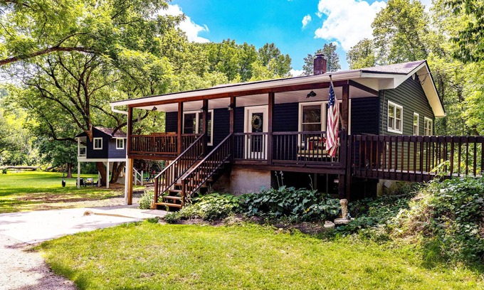 Oregonia House | Little Miami Riverfront 3-bedroom house one bedroom in a tree house.