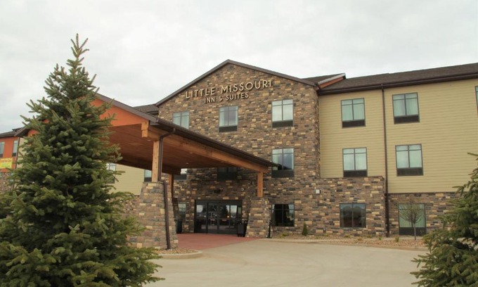 New Town Hotel | Little Missouri Inn & Suites New Town