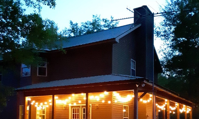 Dover House | Little Mistletoe Plantation. A place for adventure and rest.