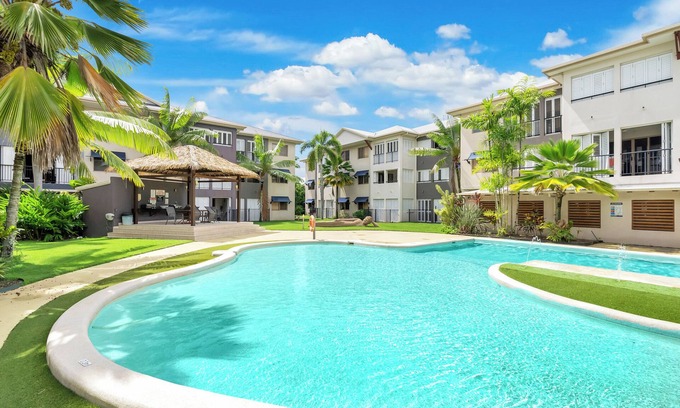Manoora Apartment | Little Palm- Tropical Escape